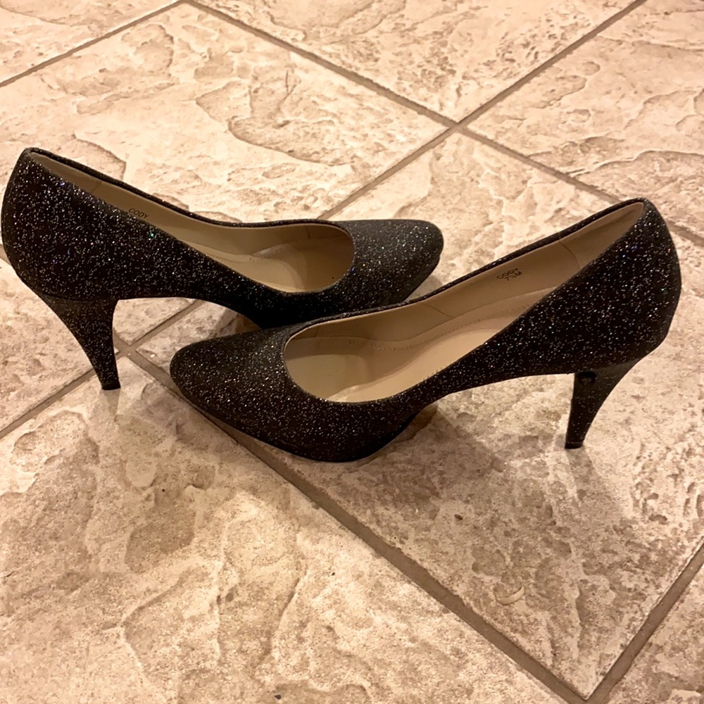 Beautiful, multicolor glitter, black Ellen Tracy 4 in pumps with 1/2 in platform
